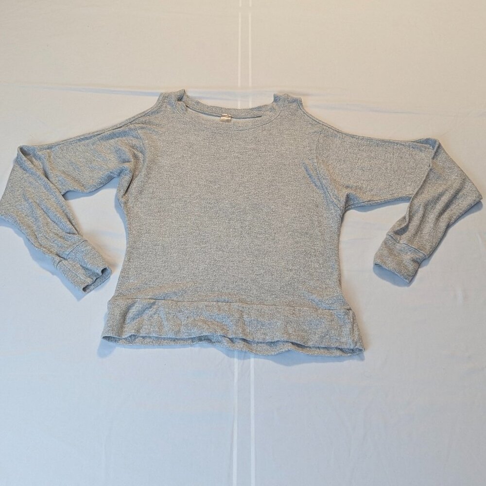 Go Couture Heathered Gray Cold Shoulder Sweater Size Small
